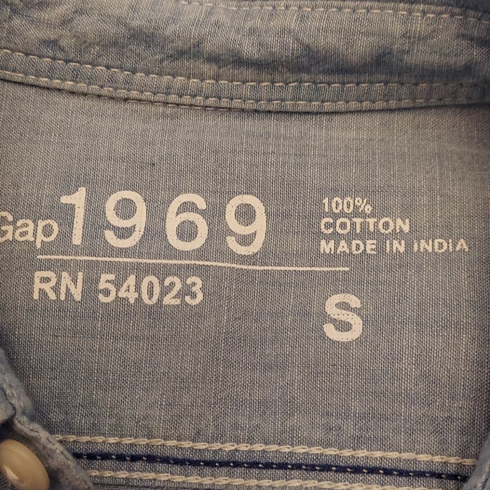 GAP Button Up - Picture 4 of 4